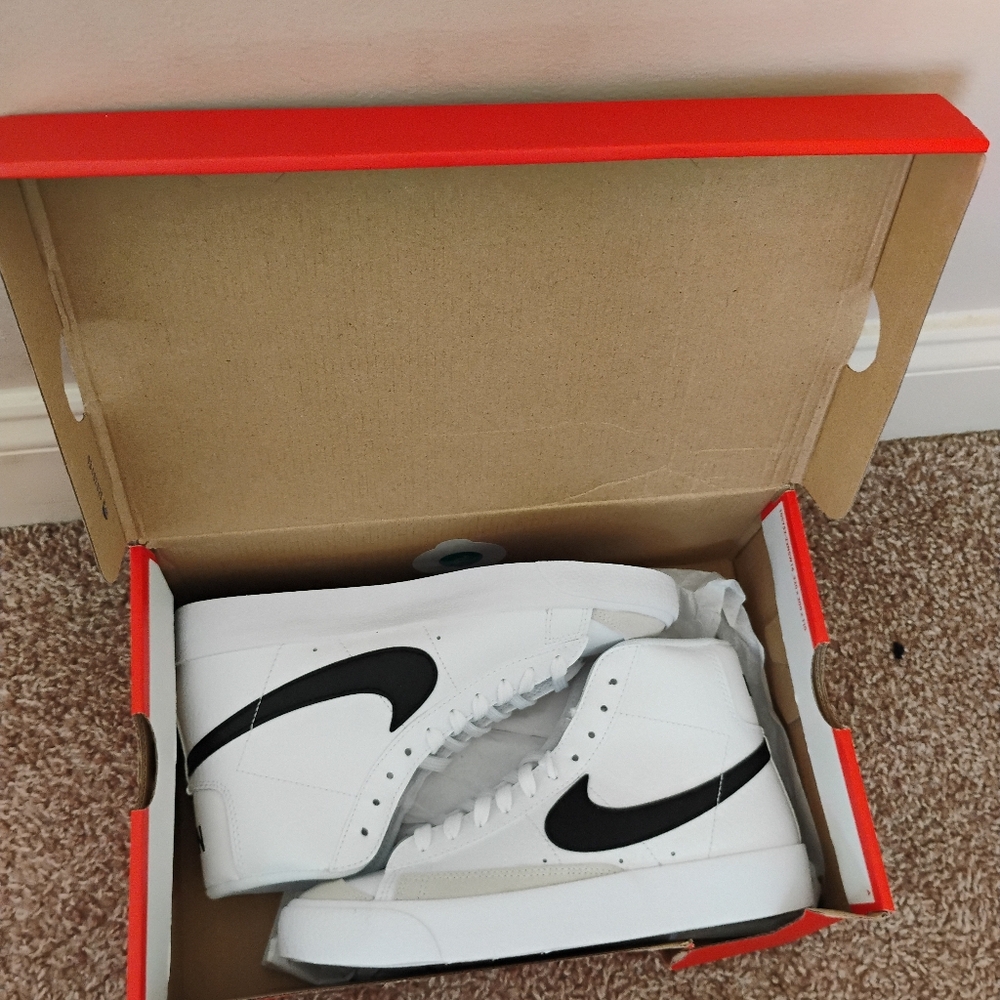 Boys Nike Kids' Grade School Blazer Mid '77 Shoes Size 5.5 Youth